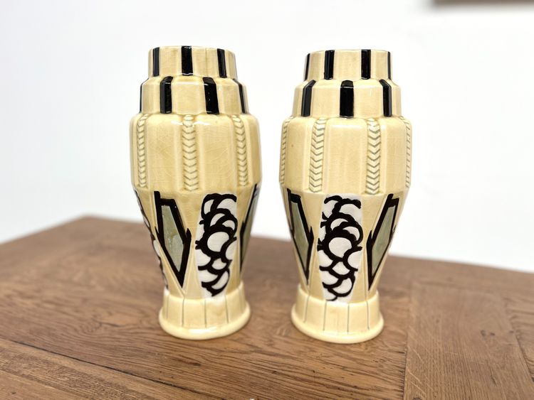Ein Paar Art Déco-Vasen, signiert Orchies - emaillierte Keramik, Frankreich, ca. 1930