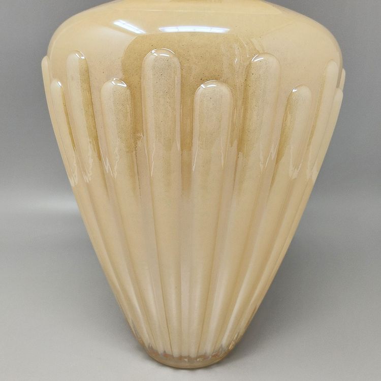 1960er Jahre Erstaunliche beige Vase von Michielotto. Hergestellt in Italien
