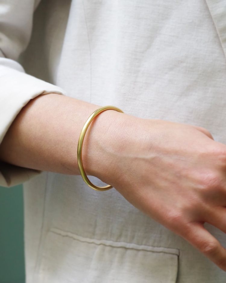 Bangle gold bracelet in 18 karat gold without clasp, Smooth, undecorated bracelet 