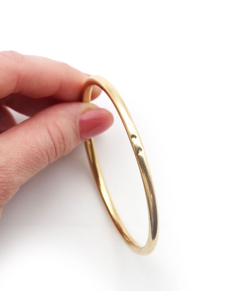 Bangle gold bracelet in 18 karat gold without clasp, Smooth, undecorated bracelet 