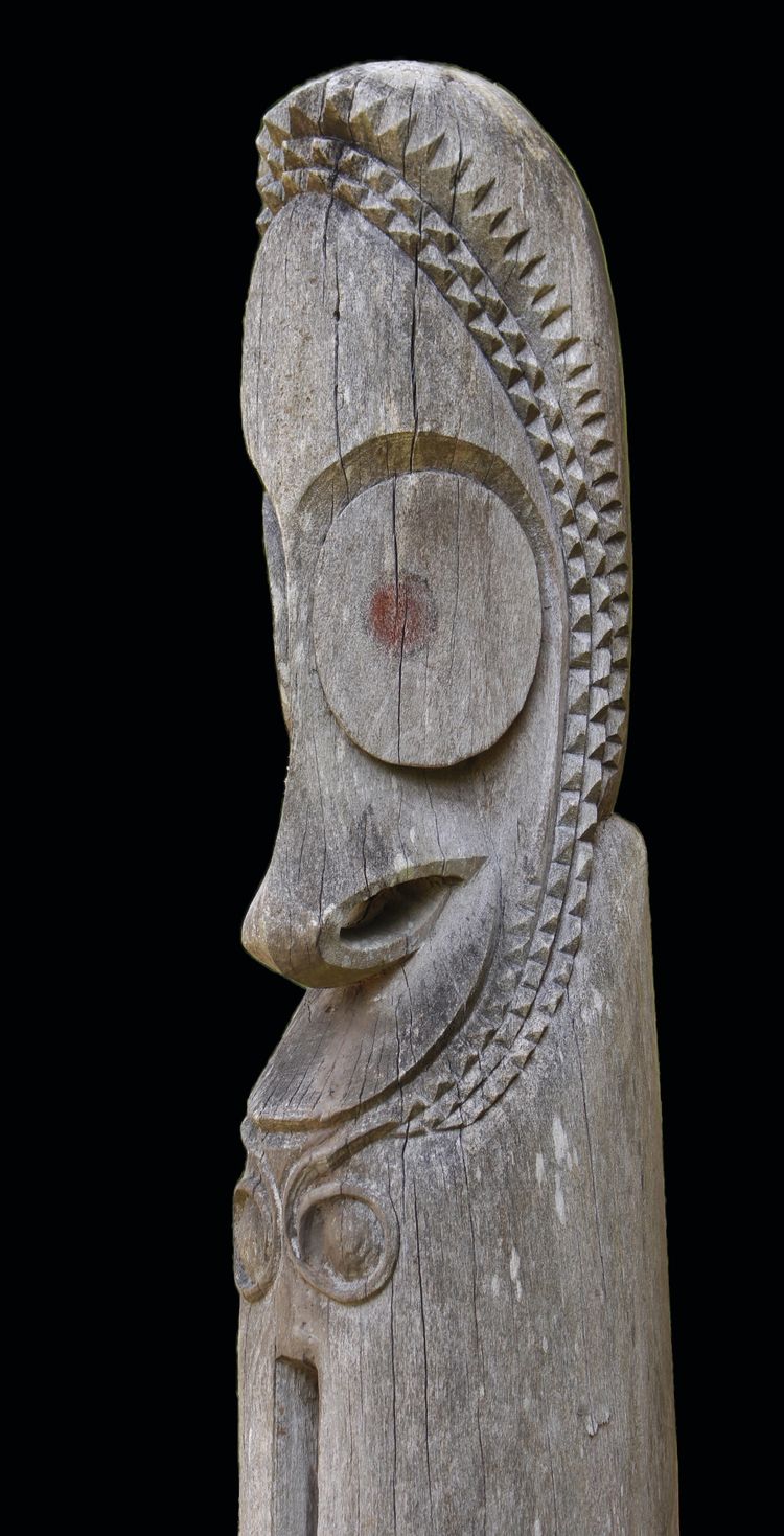 Slotted drum, Traditional Oceanian Instrument, Tribal Art, Pacific sculpture, 235 cm