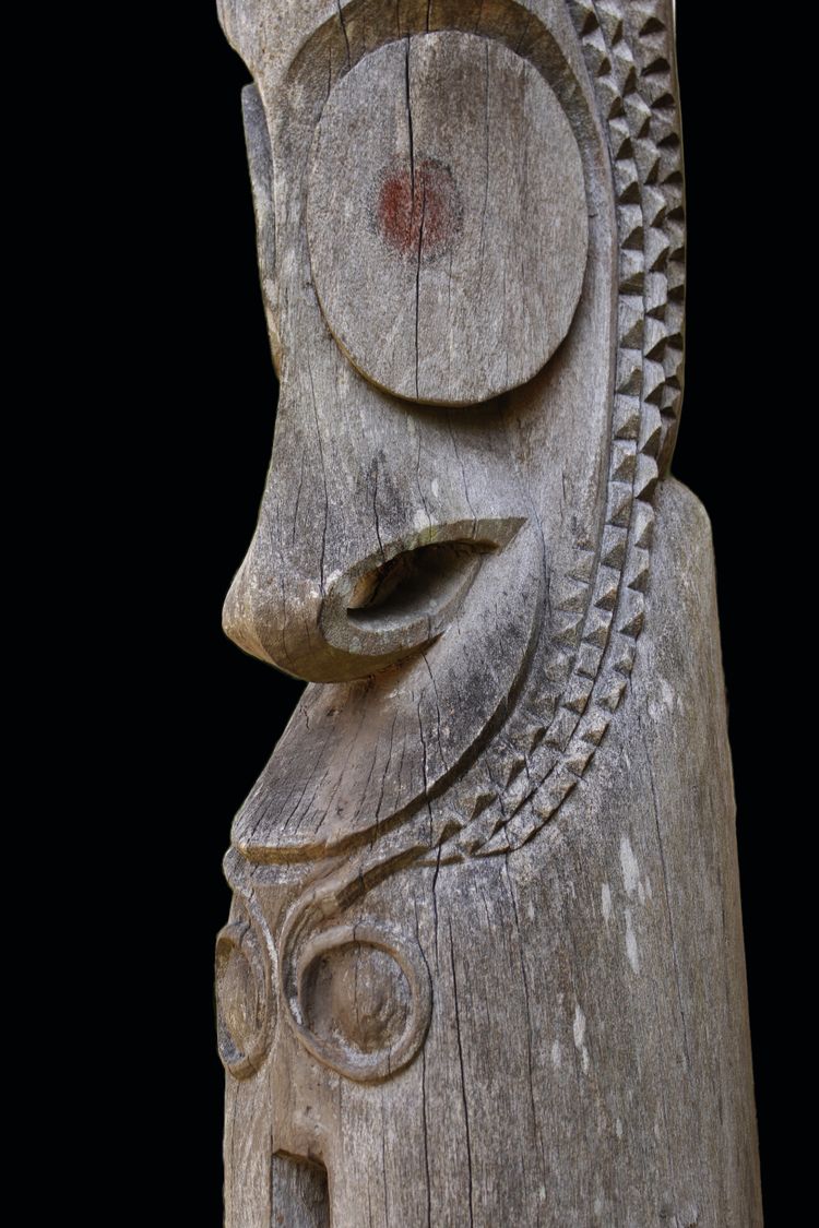 Slotted drum, Traditional Oceanian Instrument, Tribal Art, Pacific sculpture, 235 cm