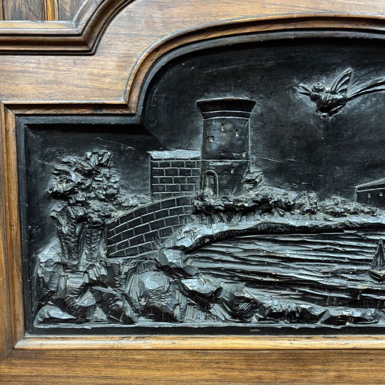 Magnifique paire de lits anciens sculptés du XIXe siècle