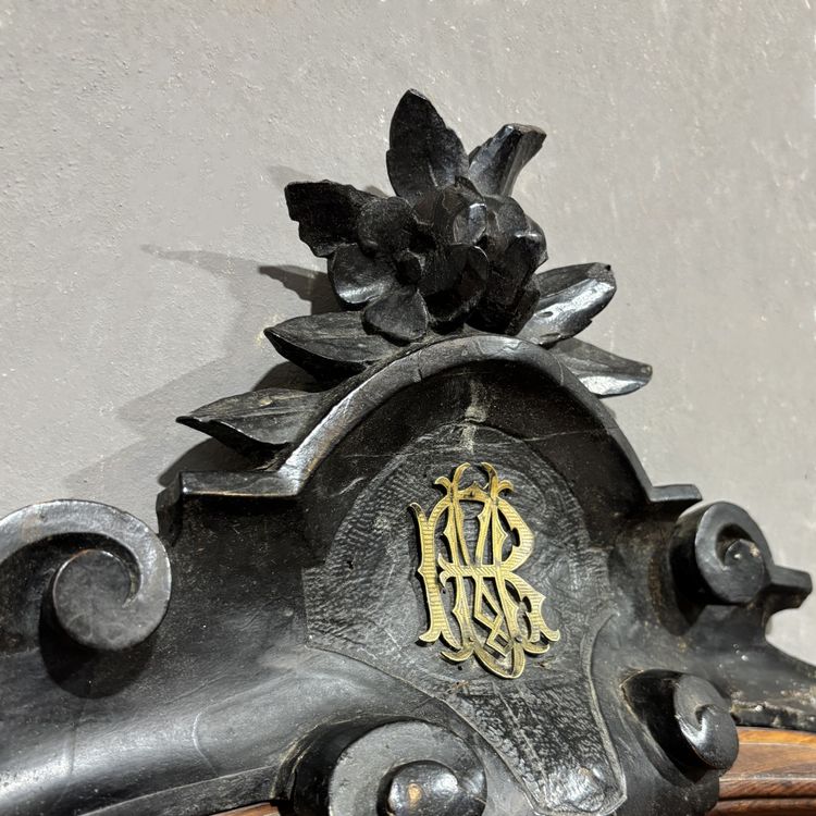 Magnifique paire de lits anciens sculptés du XIXe siècle