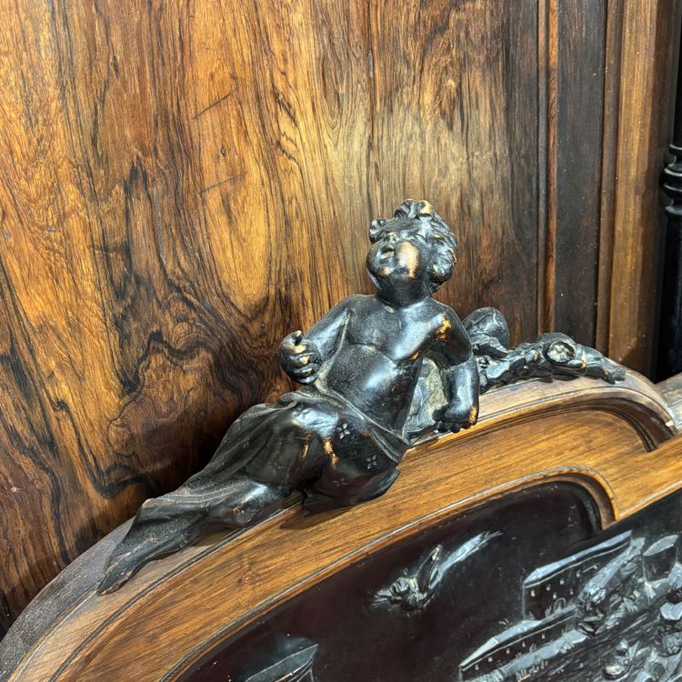 Magnifique paire de lits anciens sculptés du XIXe siècle