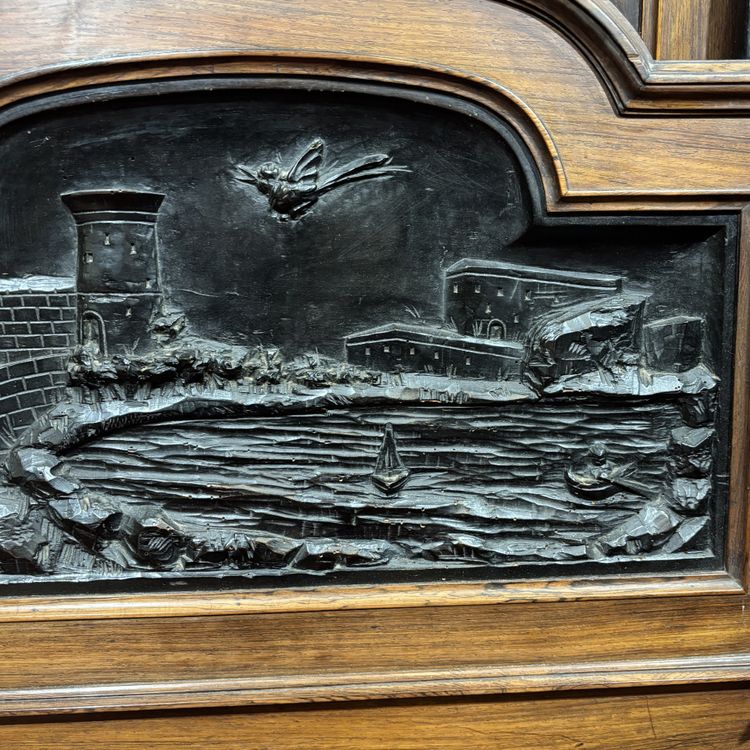 Magnifique paire de lits anciens sculptés du XIXe siècle