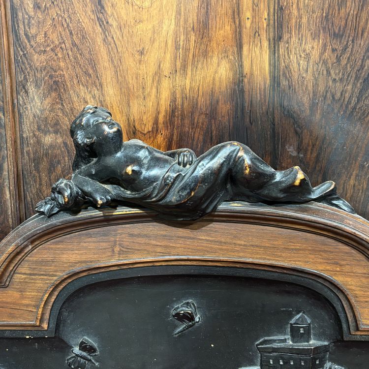 Magnifique paire de lits anciens sculptés du XIXe siècle