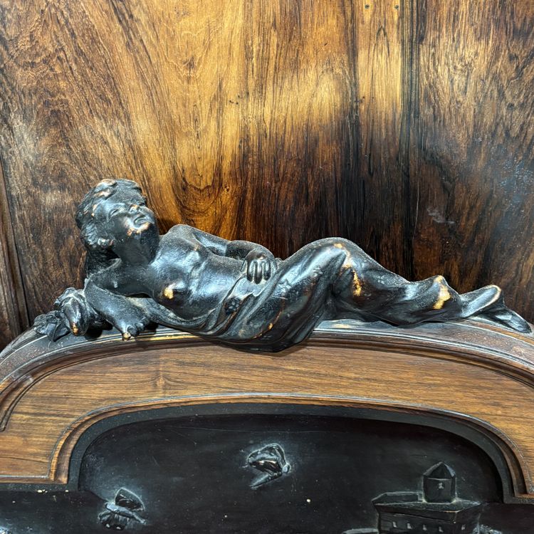 Magnifique paire de lits anciens sculptés du XIXe siècle
