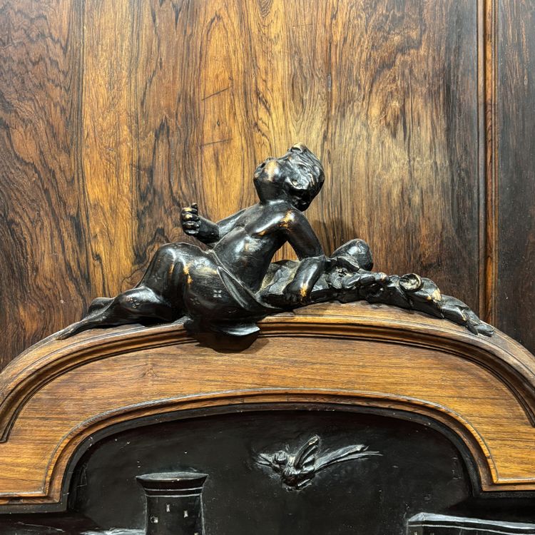 Magnifique paire de lits anciens sculptés du XIXe siècle