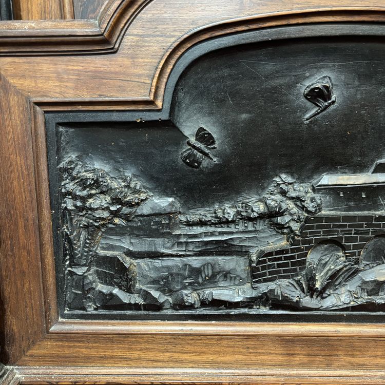 Magnifique paire de lits anciens sculptés du XIXe siècle