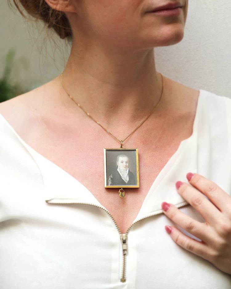 Pendente del Direttorio o del Consolato in oro 18 ct dell'inizio del 19ᵉ secolo, gioiello sentimentale, ritratto