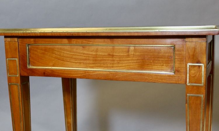 Tavolo da scrittura in stile Luigi XVI con perline in ottone