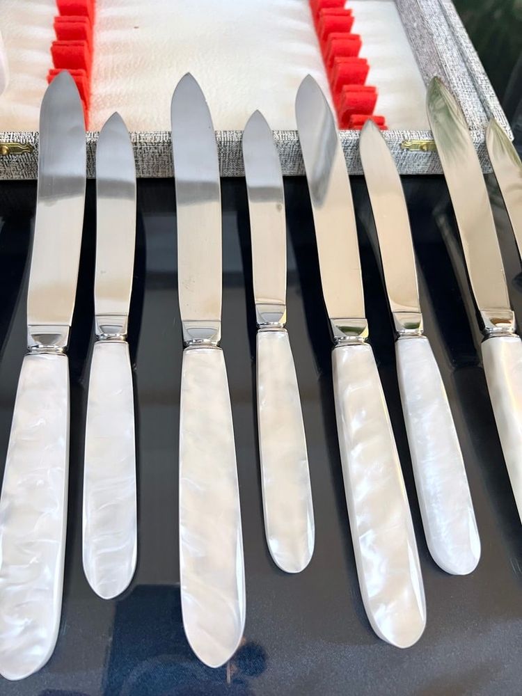 12 Vintage table knives and 12 dessert knives - Mother-of-pearl-effect handles and stainless steel blades