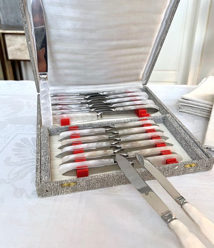 12 Vintage table knives and 12 dessert knives - Mother-of-pearl-effect handles and stainless steel blades