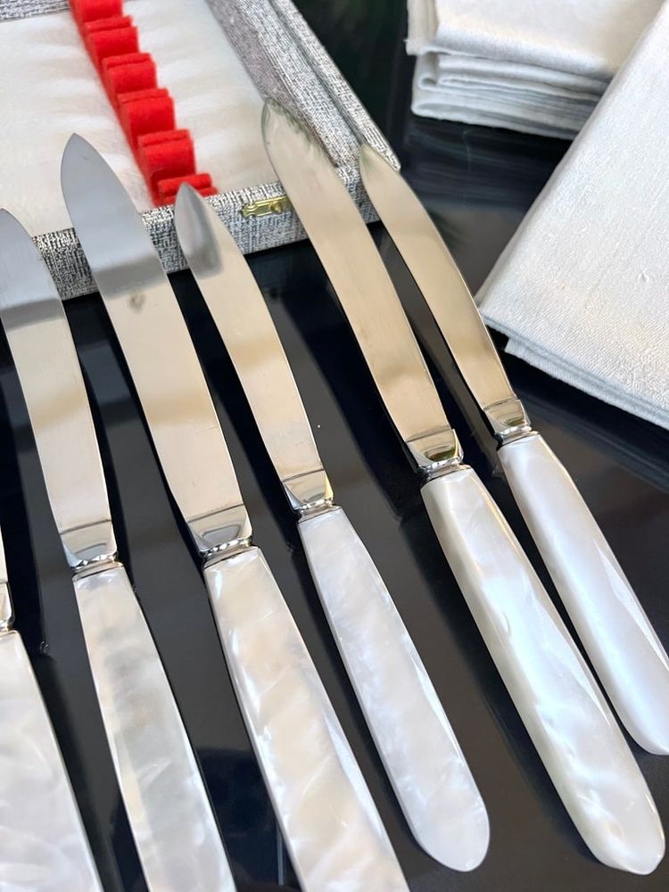 12 Vintage table knives and 12 dessert knives - Mother-of-pearl-effect handles and stainless steel blades