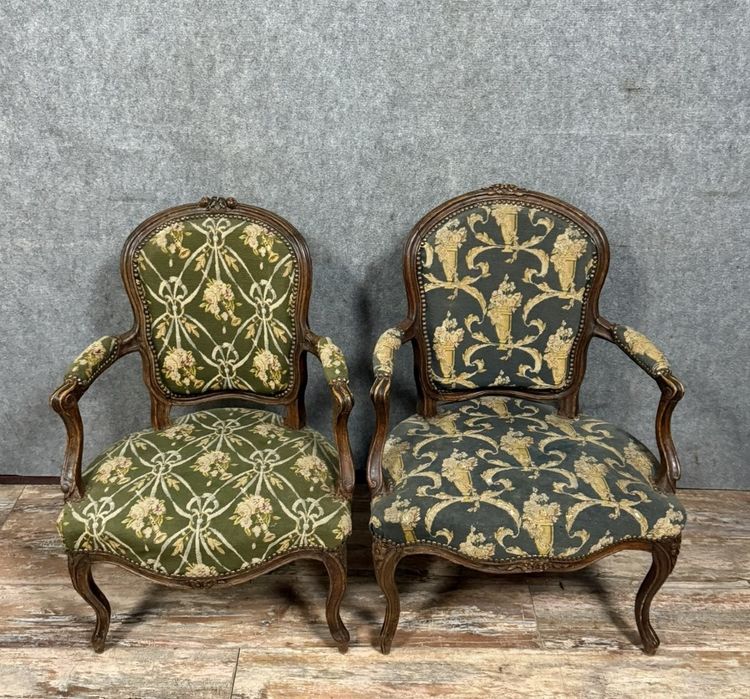 Louis XV period armchair cabriolets in carved wood from the 18th century