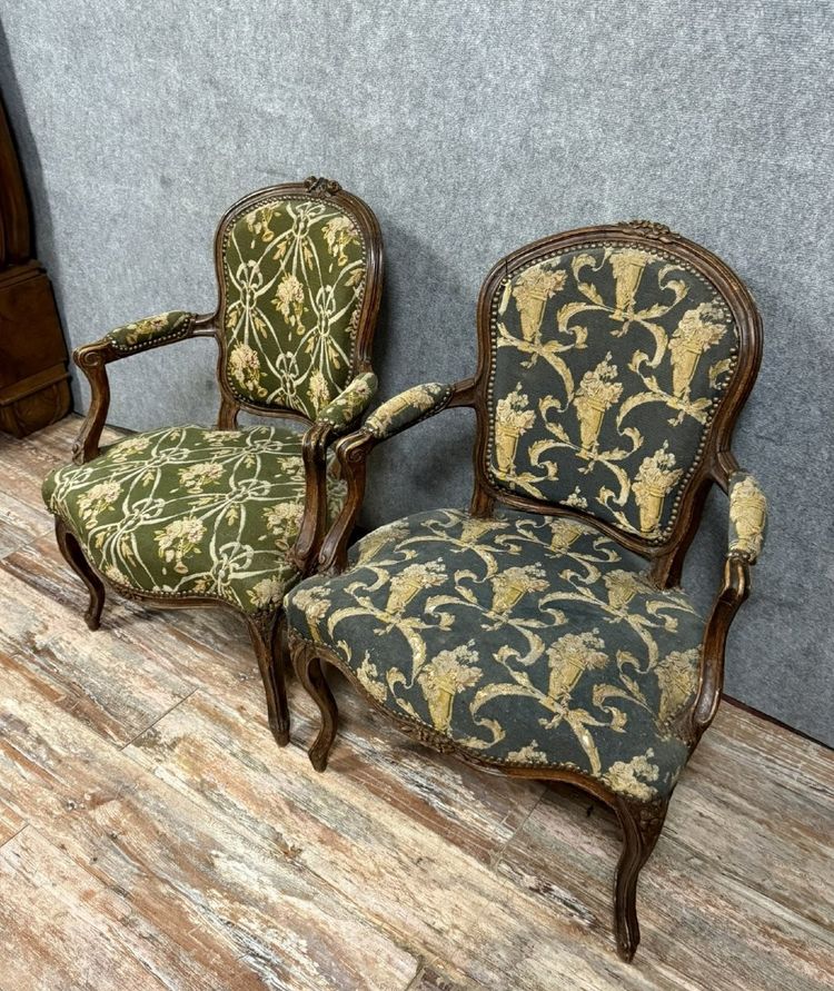 Louis XV period armchair cabriolets in carved wood from the 18th century