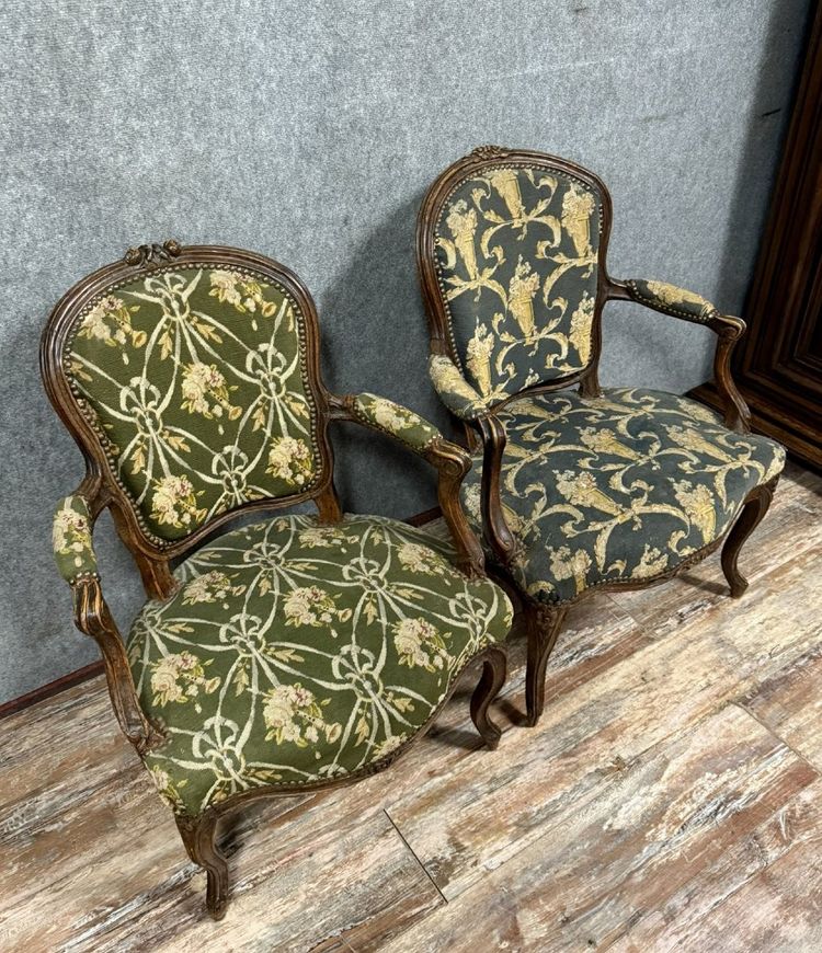 Louis XV period armchair cabriolets in carved wood from the 18th century