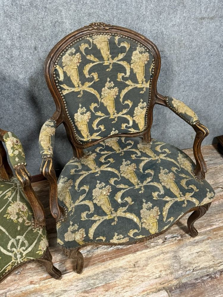 Louis XV period armchair cabriolets in carved wood from the 18th century