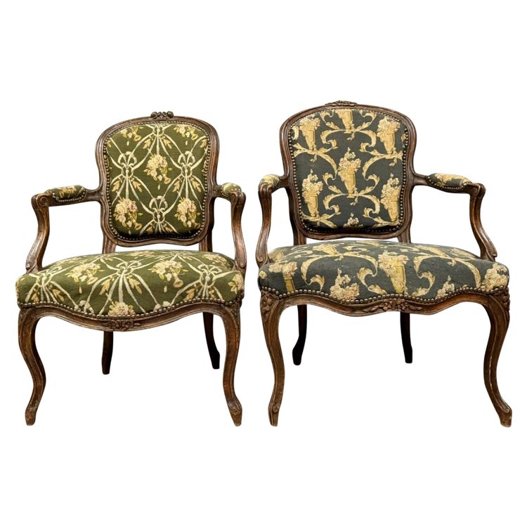 Louis XV period armchair cabriolets in carved wood from the 18th century