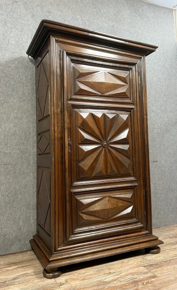 Bonnetiere di epoca Luigi XIII con punte di diamante in noce del 1700 ca.