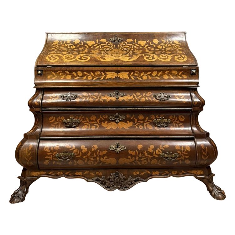 Olanda XVIII secolo : Importante cassettone Scribanne in legno modellato