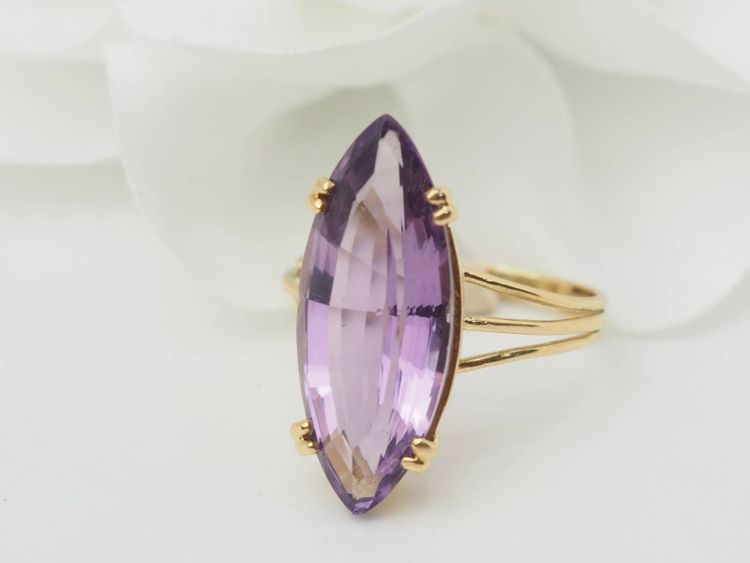 Anello marquise in oro giallo e ametista