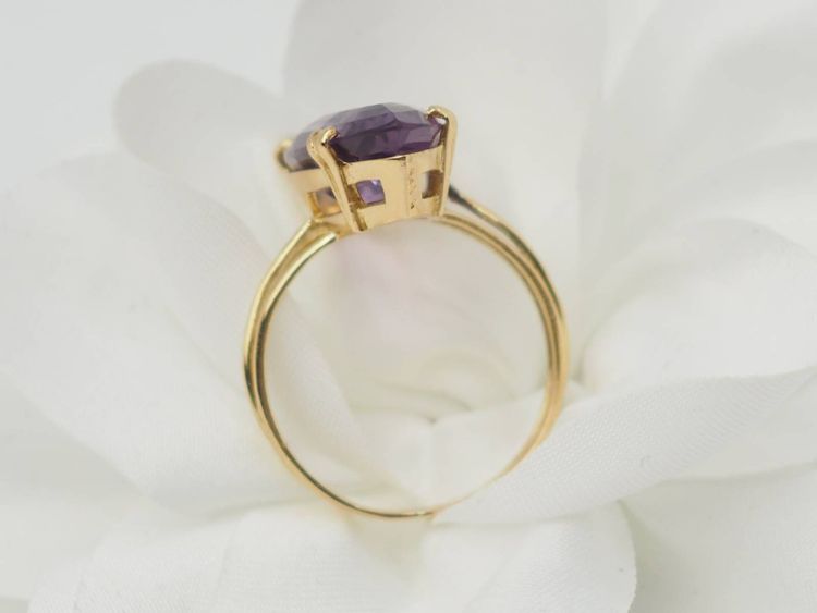 Anello marquise in oro giallo e ametista