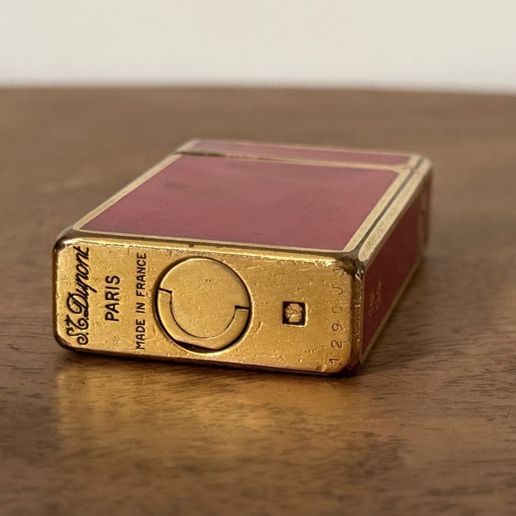 Feuerzeug Dupont aus rotem Lack Monogramm JB Paris made in France