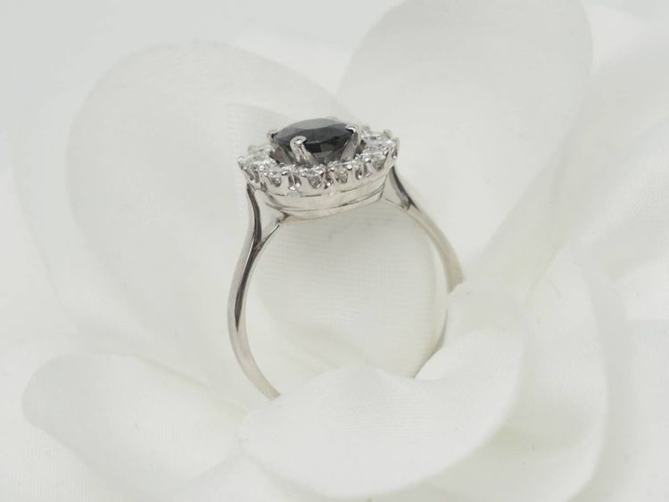 Anello Margherita in oro bianco, zaffiro e diamanti
