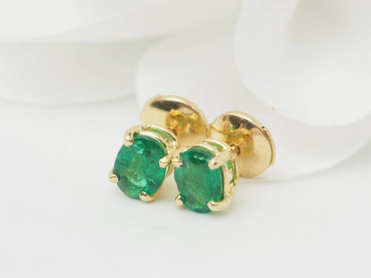 Ohrringe aus Gelbgold und Smaragd