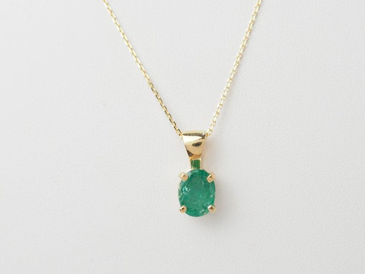 Solitärhalskette aus Gelbgold und Smaragd
