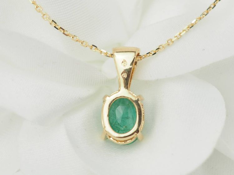 Solitärhalskette aus Gelbgold und Smaragd