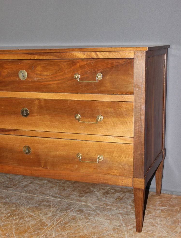 Directoire walnut chest of drawers, early 19th century