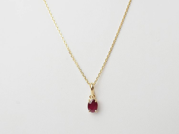 Solitär-Halskette aus Gelbgold und Rubin