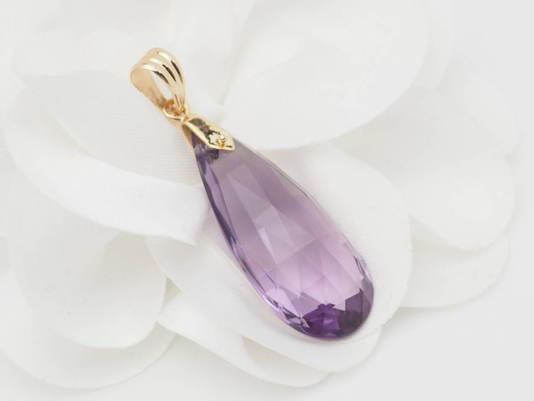 Anhänger aus Gelbgold und Amethyst-Briolette