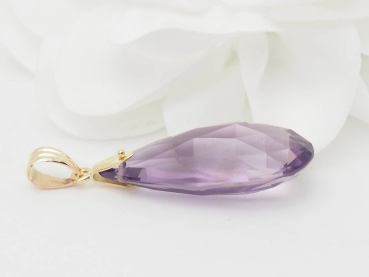 Anhänger aus Gelbgold und Amethyst-Briolette
