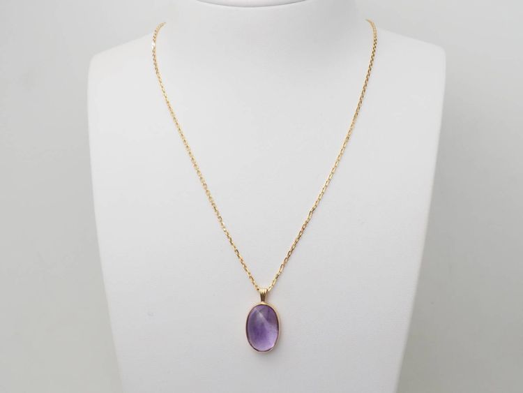 Anhänger aus Gelbgold und Amethyst-Cabochon