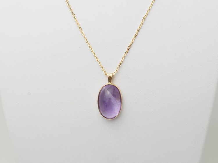 Anhänger aus Gelbgold und Amethyst-Cabochon