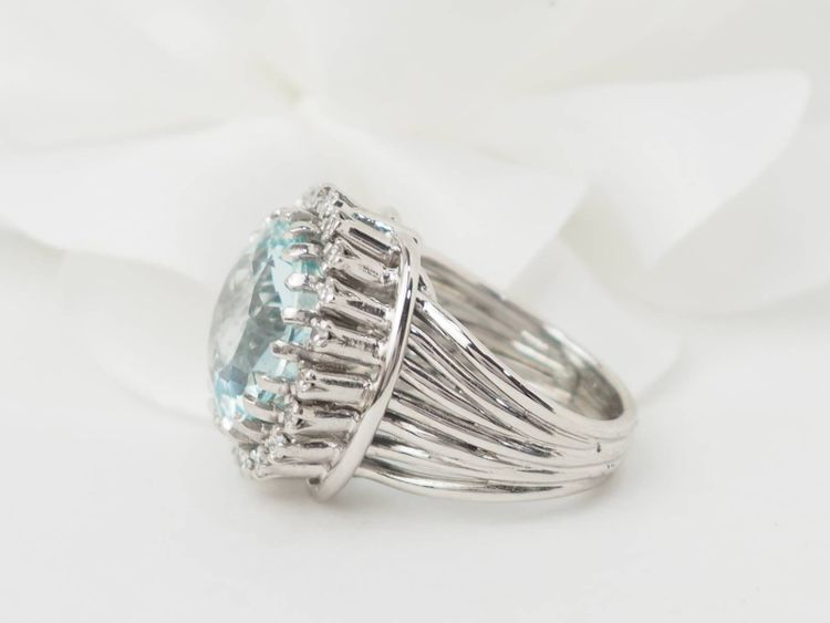 Large ring in white gold, platinum, aquamarine and diamonds