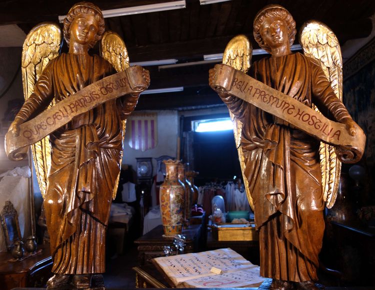 Large pair of gilded solid wood angels, 18th century