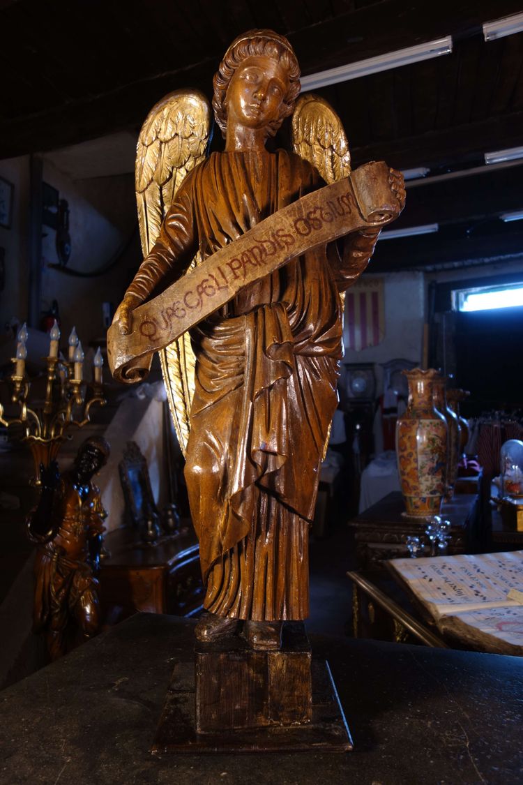 Large pair of gilded solid wood angels, 18th century