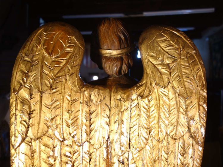 Large pair of gilded solid wood angels, 18th century