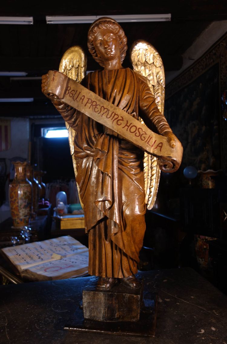 Large pair of gilded solid wood angels, 18th century
