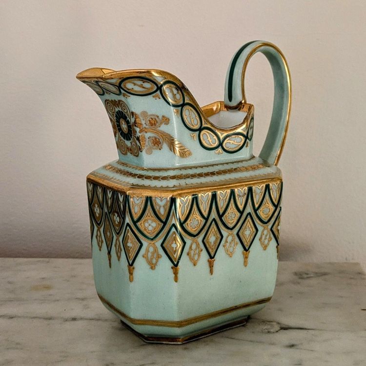 Paris, Restoration period - porcelain milk jug - troubadour, à la cathédrale