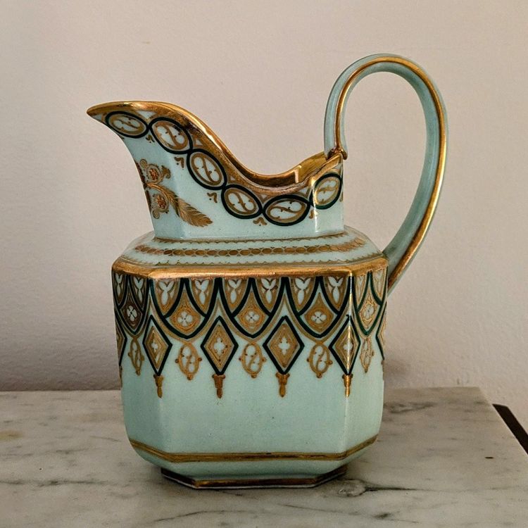 Paris, Restoration period - porcelain milk jug - troubadour, à la cathédrale