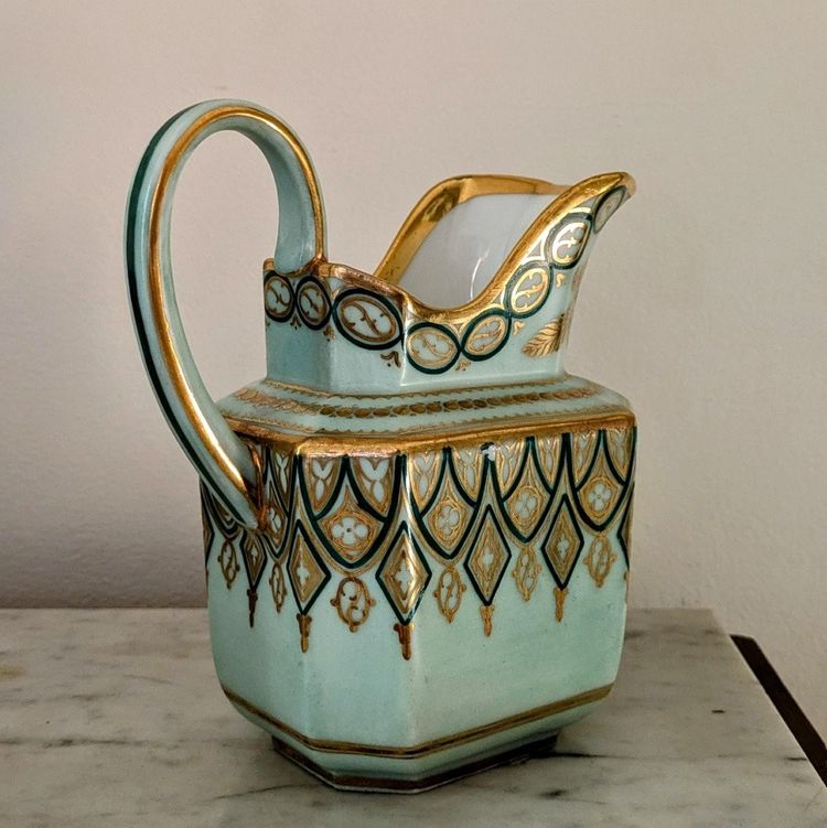 Paris, Restoration period - porcelain milk jug - troubadour, à la cathédrale