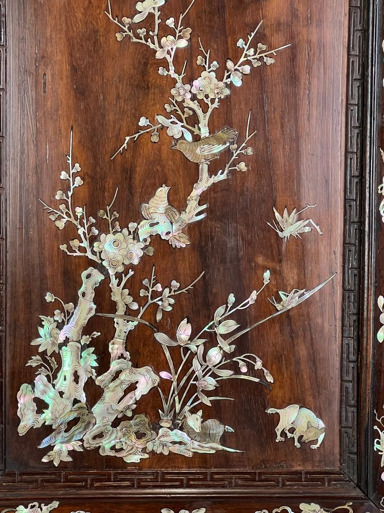 VIETNAM FIN XIXe / ECRAN DE TABLE EN BOIS INCRUSTÉ DE NACRE A DÉCOR D'OISEAUX