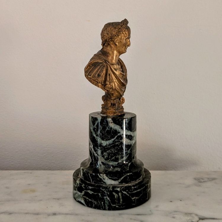 Italia, 1700 circa - busto in bronzo dorato di un imperatore romano - base verde mare
