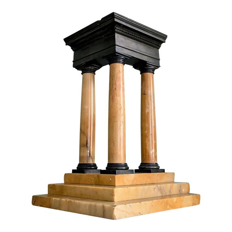 Grand Tour, vers 1830 - élément de surtout - fragment de temple dorique - marbre et bronze